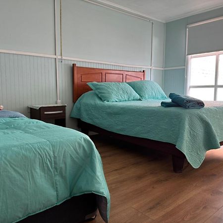 World'S End Hostal 纳塔列斯港 外观 照片