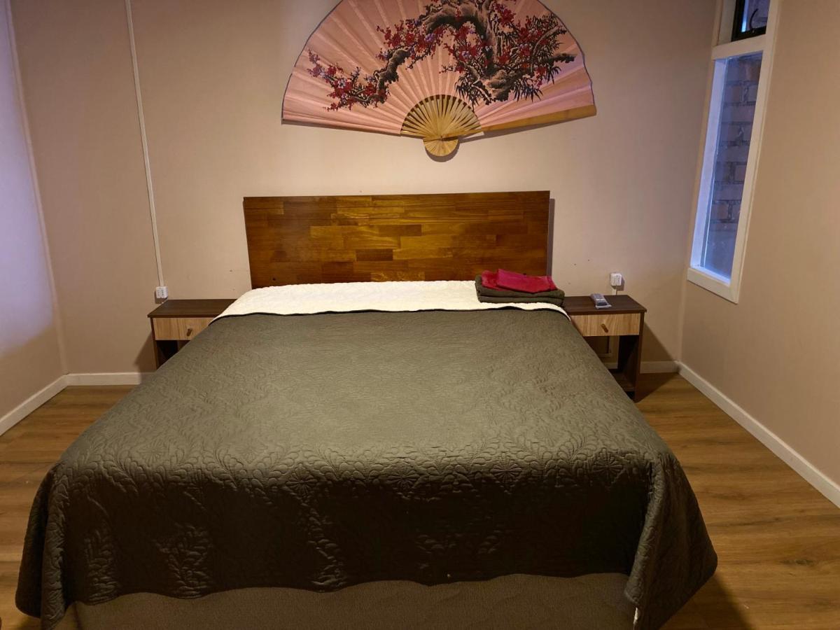 World'S End Hostal 纳塔列斯港 外观 照片