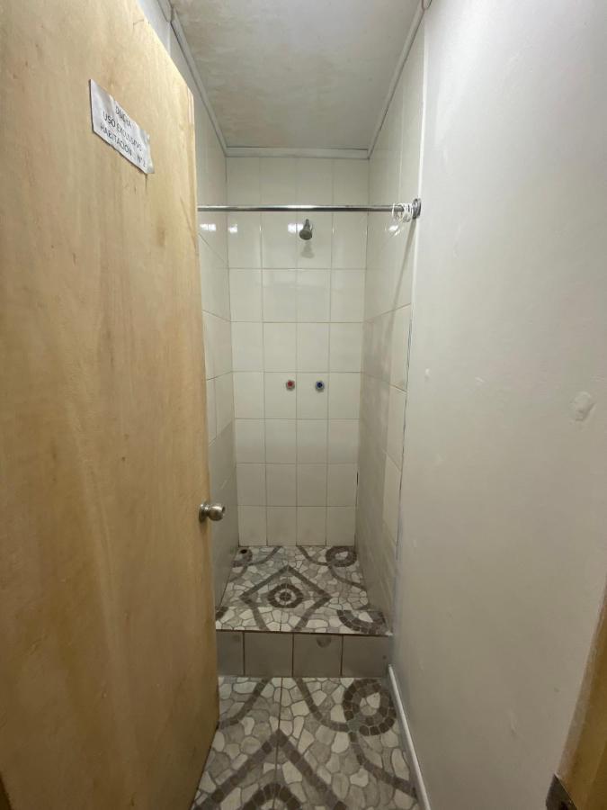 World'S End Hostal 纳塔列斯港 外观 照片