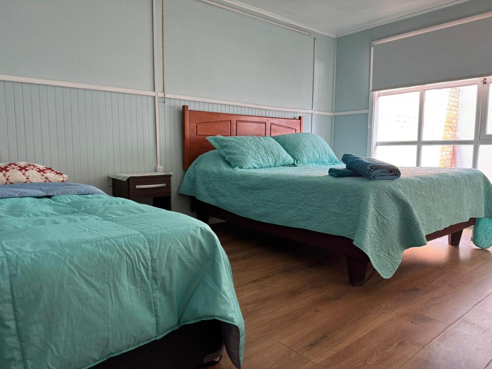 World'S End Hostal 纳塔列斯港 外观 照片