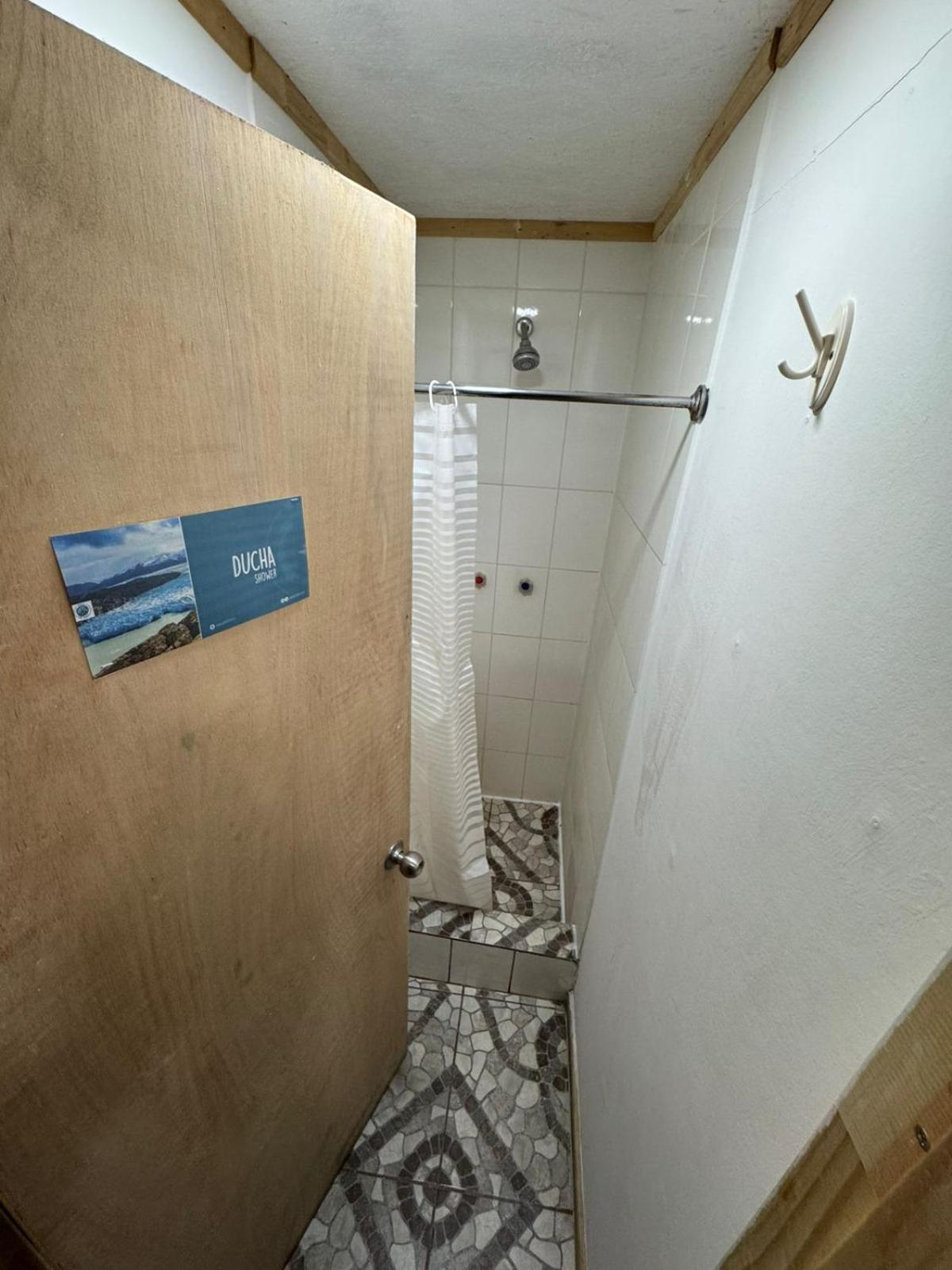 World'S End Hostal 纳塔列斯港 外观 照片