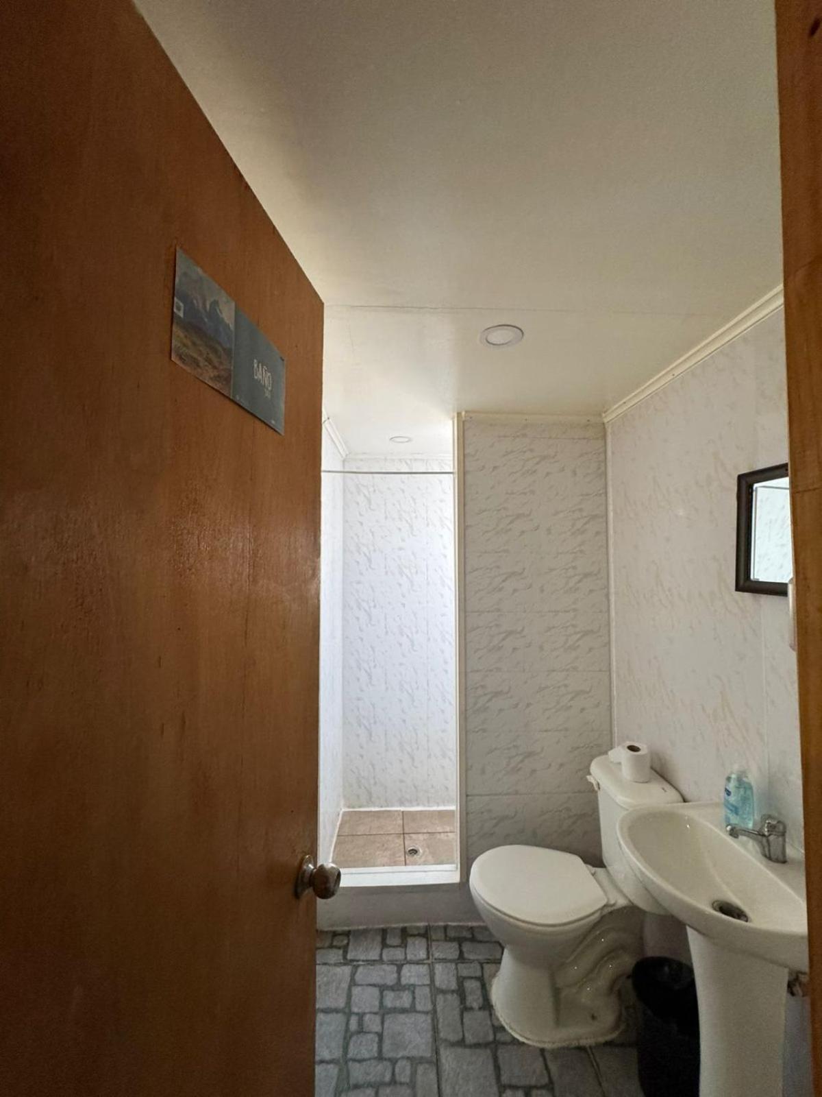 World'S End Hostal 纳塔列斯港 外观 照片
