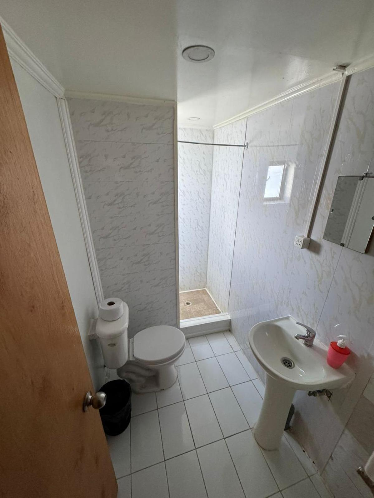 World'S End Hostal 纳塔列斯港 外观 照片