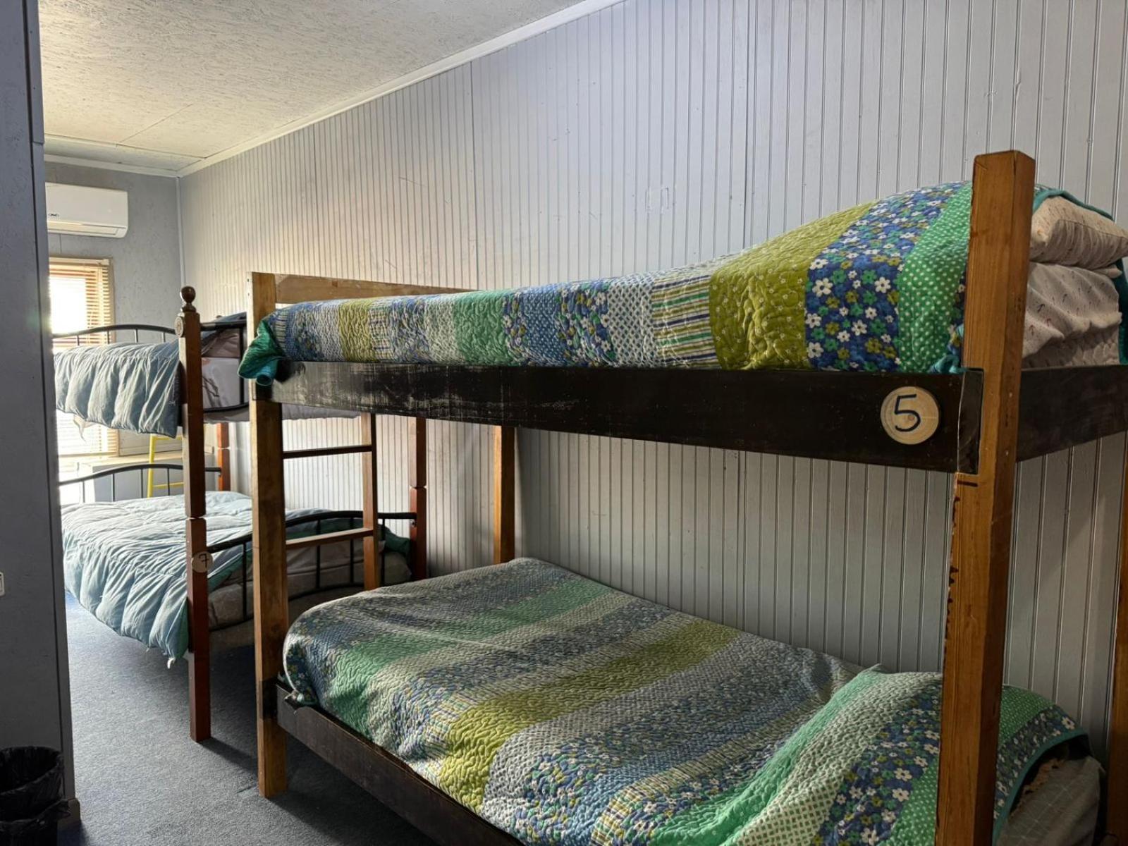 World'S End Hostal 纳塔列斯港 外观 照片
