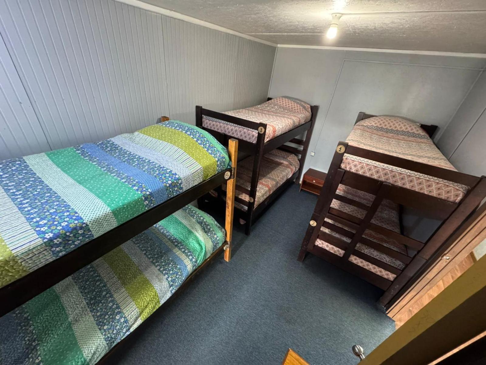 World'S End Hostal 纳塔列斯港 外观 照片